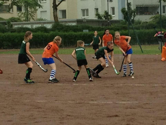 Schwer umkämpft war das Spiel der Mädchen B beim Tabellenführer Höchst auf 